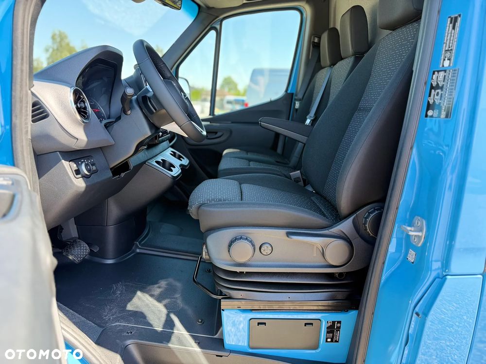 Mercedes-Benz Sprinter - 24