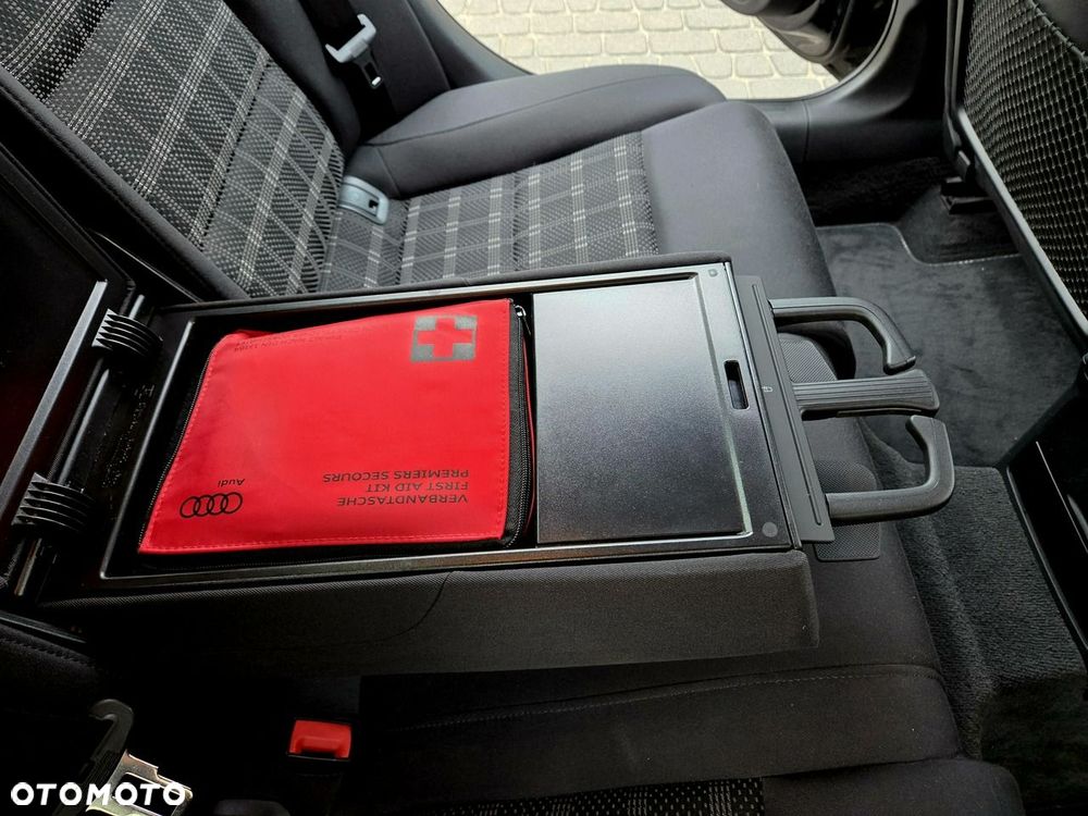 Audi A4 Limousine - 15