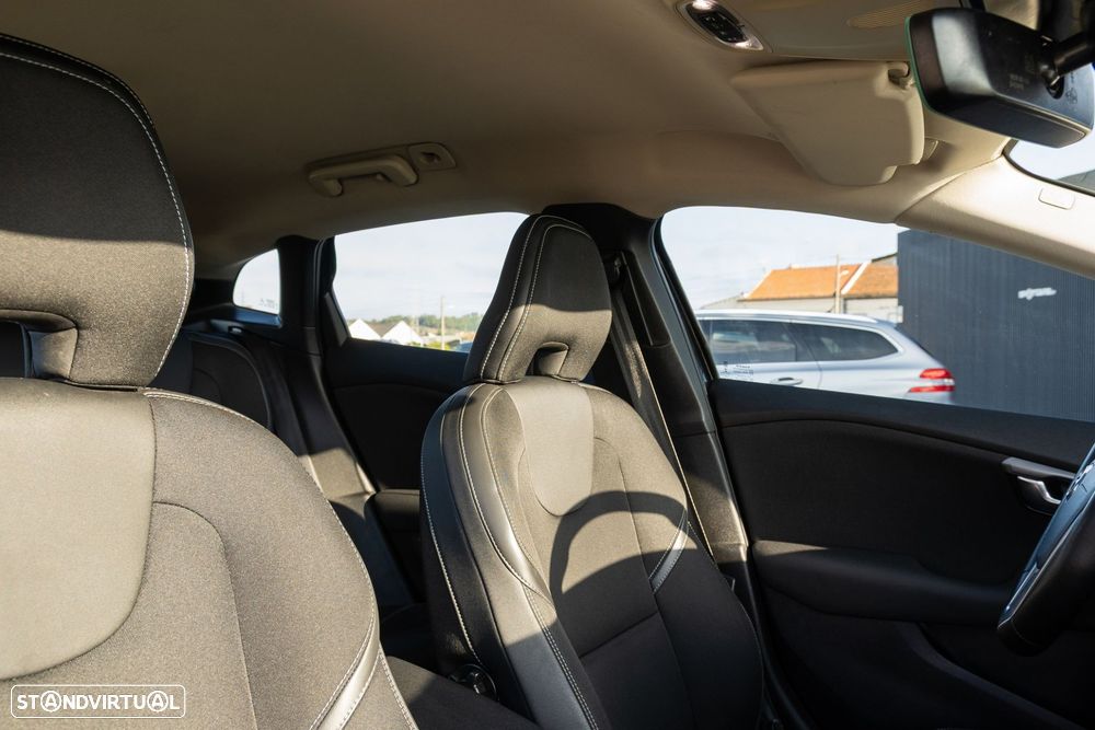 Volvo V40 2.0 D3 Momentum - 16