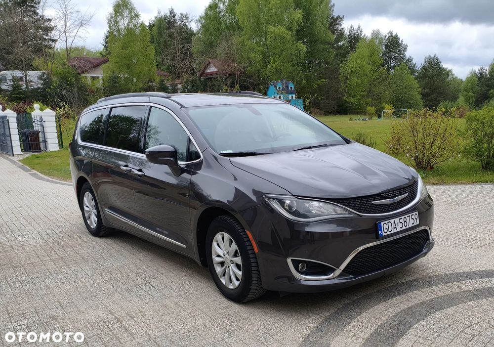Chrysler Pacifica - 1