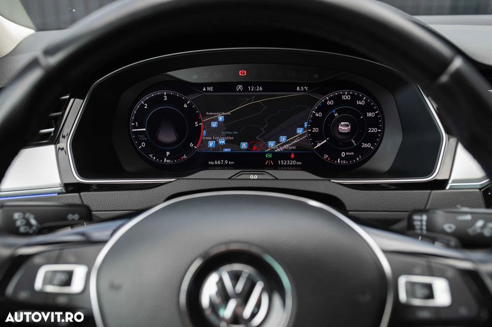 Volkswagen Passat 2.0 TDI DSG Highline - 23