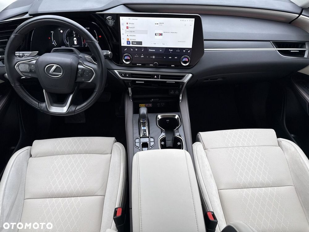 Lexus RX 450h+ Omotenashi - 12