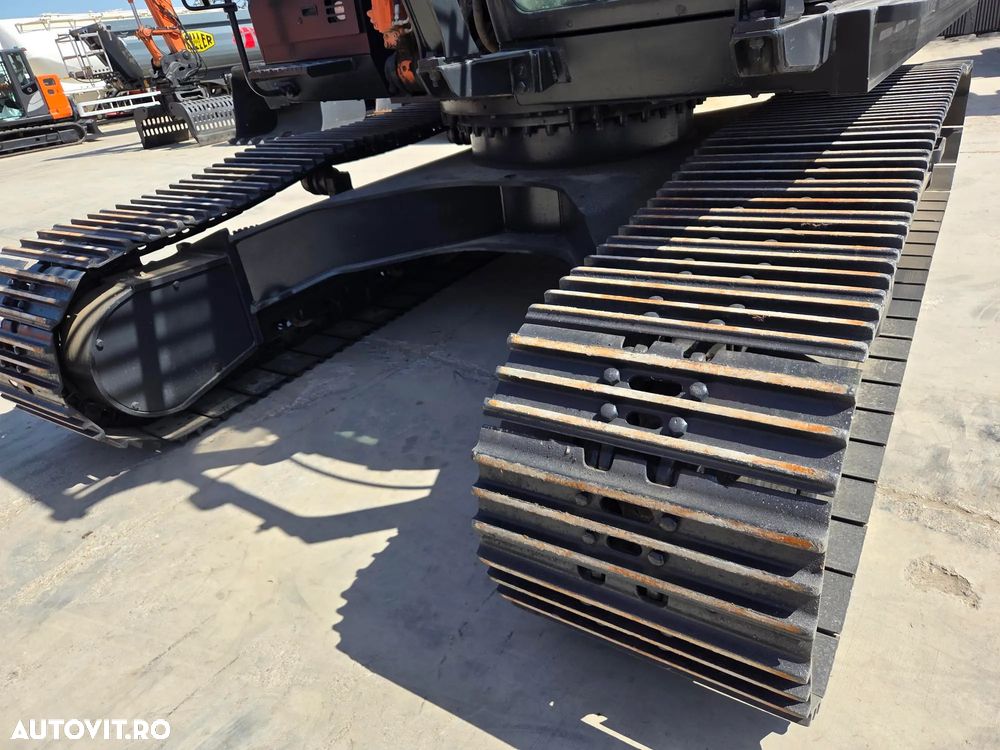 Hitachi 32t, cupa 1,8mc NOUA, 2019, 7.237h, consum mediu 18,6litri/ora, Isuzu 265CP, 3 pompe hidr HITACHI, produs in JAPONIA, lant 80% bun doar 991h deplasare, reviziile facute, inst picon si rotire, antifurt, Ad sapare 8m, AC, leasing 3 ani-PROMOTIE 96.900 - 30