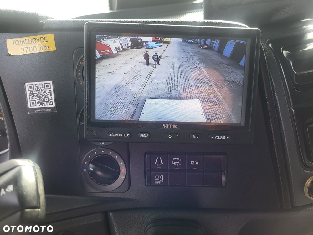 Mercedes-Benz **Mercedes Atego 1524 Chłodnia + Winda Euro 6 2018 / 240 tys. km / 15 EP / Pneumatyka / Tempomat** - 11