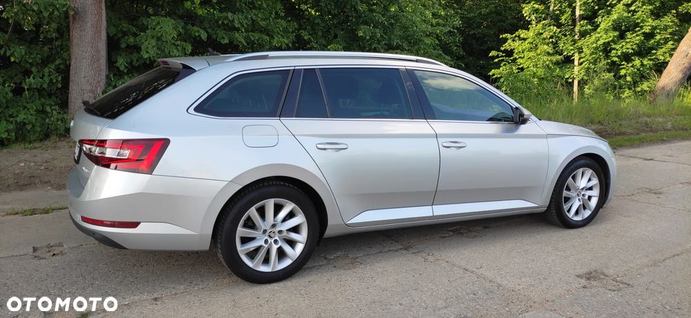 Skoda Superb 2.0 TDI DSG Ambition - 32