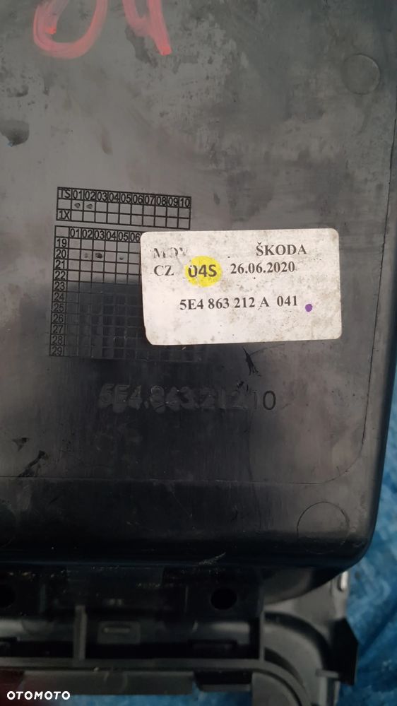 SKODA OCTAVIA IV OSŁONA WYBIERAKA MODUŁ ŁADOWANIA 5E4863212A 657035736 - 3