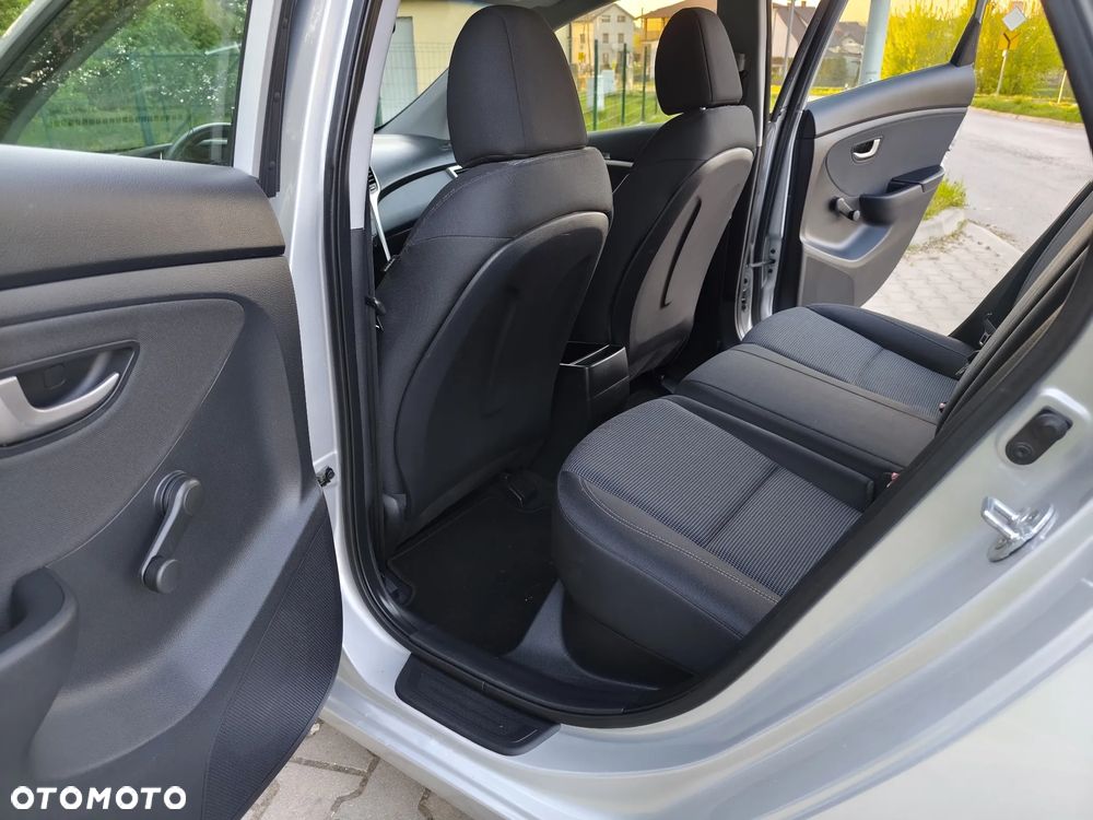 Hyundai i30 blue 1.4 YES Silver - 10