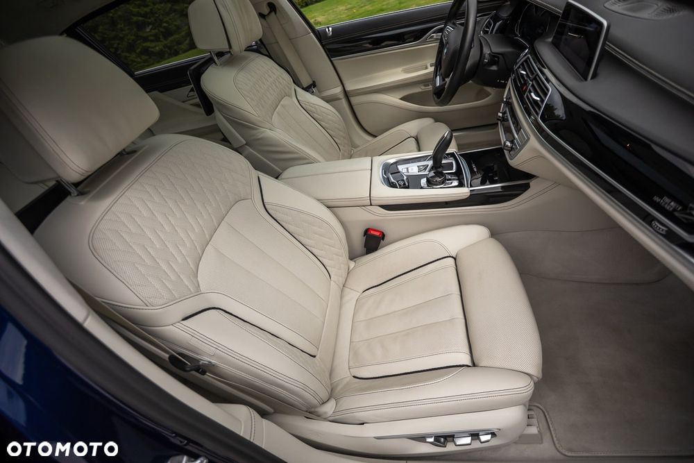 BMW Seria 7 750Li xDrive - 26