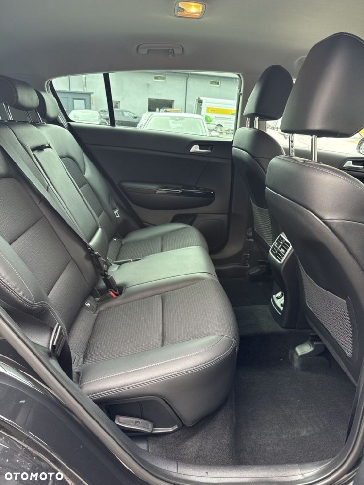 Kia Sportage 1.6 GDI Black Edition 2WD - 32