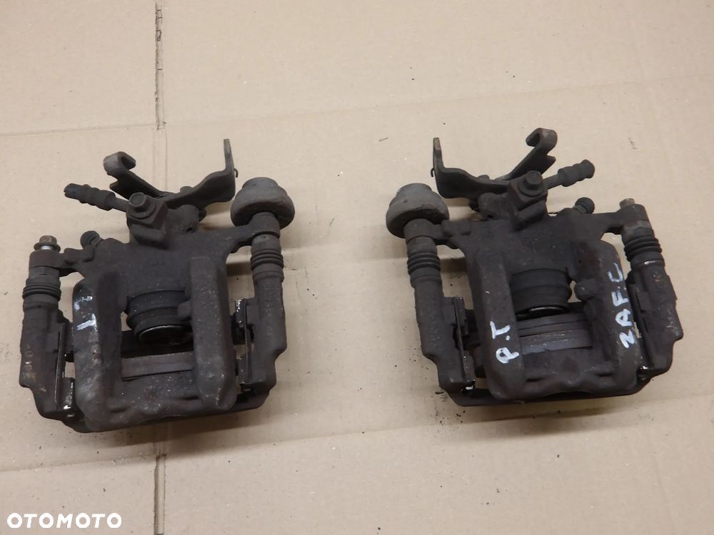 OPEL ZAFIRA C 12-16 2.0D ZACISK HAMULCOWY PRAWY LEWY TYŁ TYLNI - 1