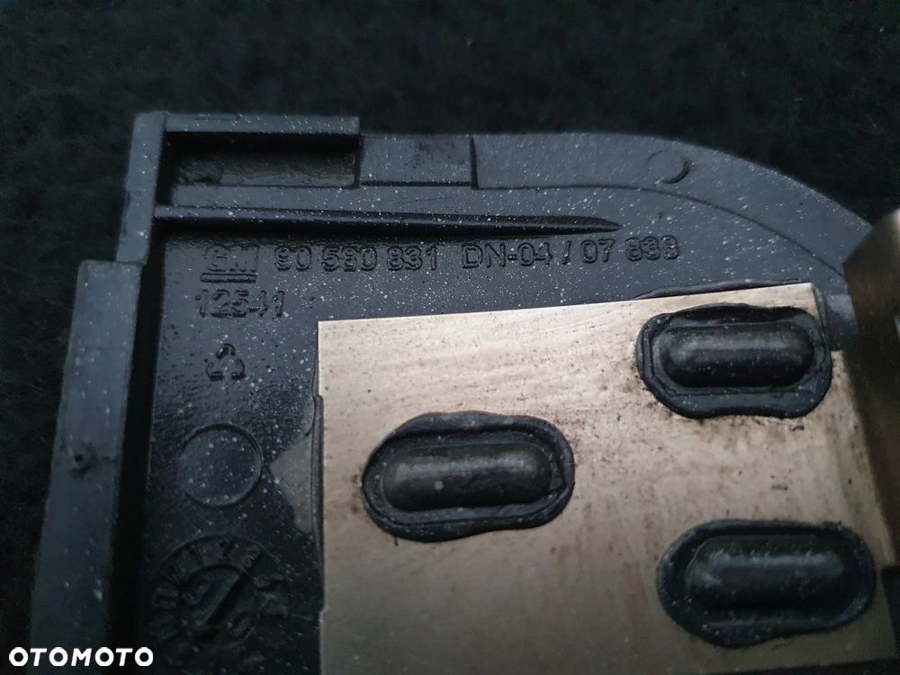 OPEL ZAFIRA A ZAŚLEPKA HAKA ZDERZAKA TYŁ OSŁONA 90580831 SREBRNA - 4