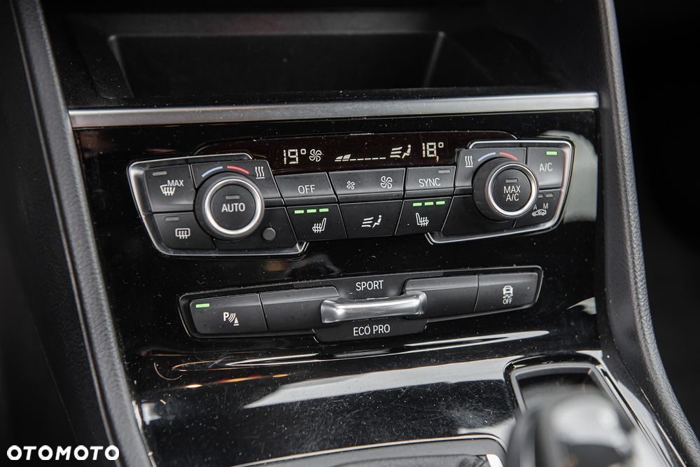 BMW Seria 2 220d Sport-Aut M Sport - 31