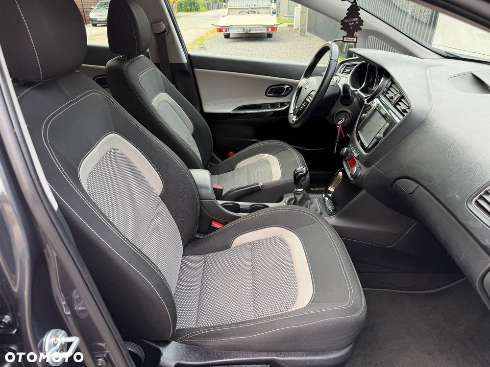 Kia Ceed 1.6 GDI Dream-Team Edition - 12