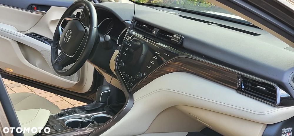 Toyota Camry 2.5 Hybrid Executive CVT - 12