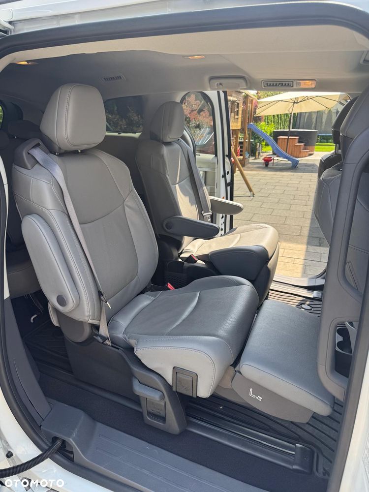 Toyota Sienna - 13