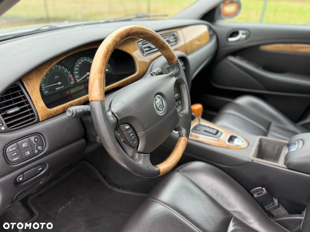 Jaguar S-Type - 27