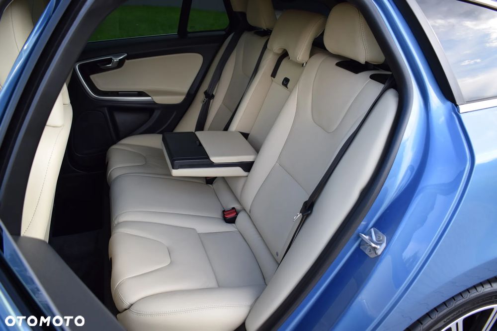 Volvo V60 D4 Geartronic Summum - 27