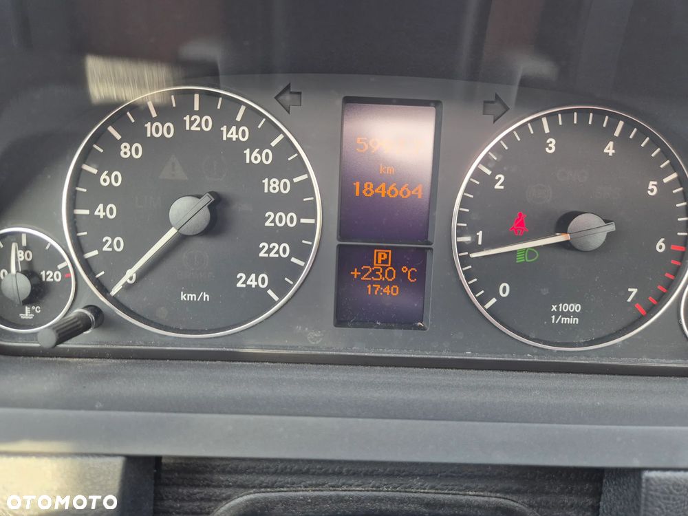 Mercedes-Benz Klasa A 180 BlueEFFICIENCY Avantgarde Special Edition - 18