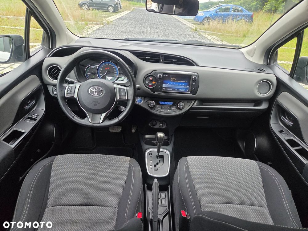 Toyota Yaris Hybrid 100 Sol - 14