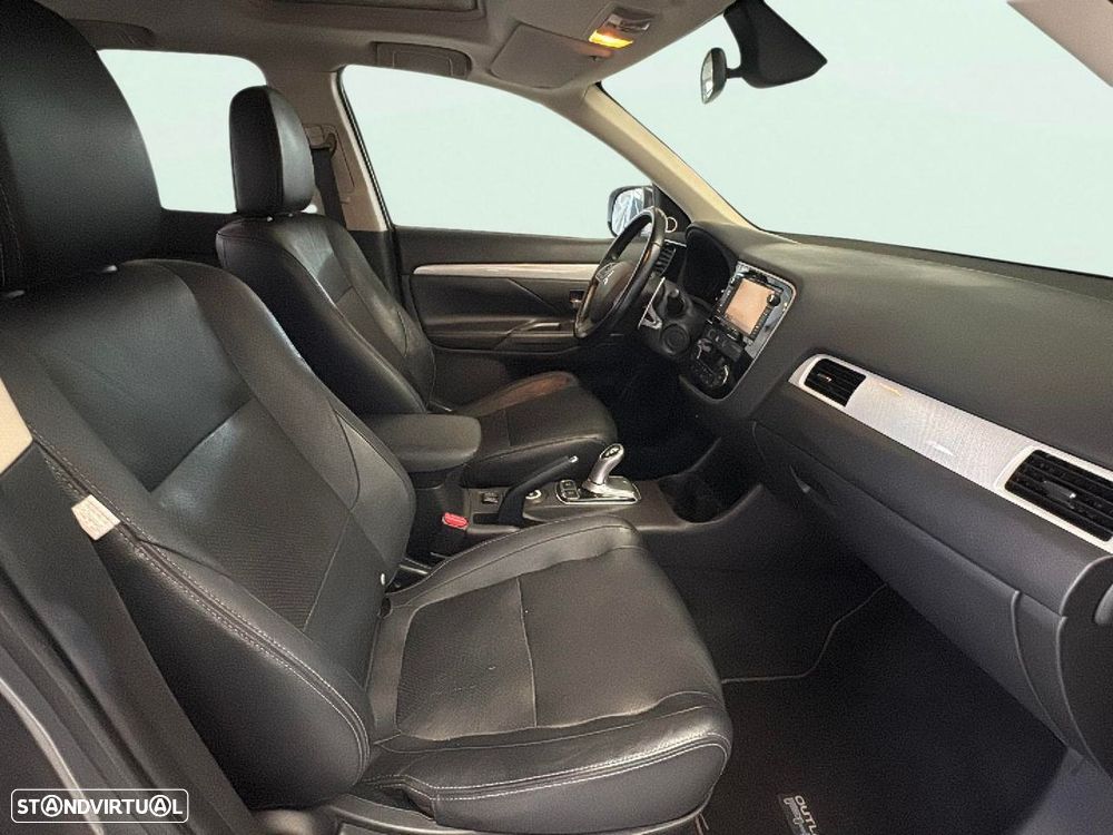 Mitsubishi Outlander 2.0 MIVEC Intense+ - 15