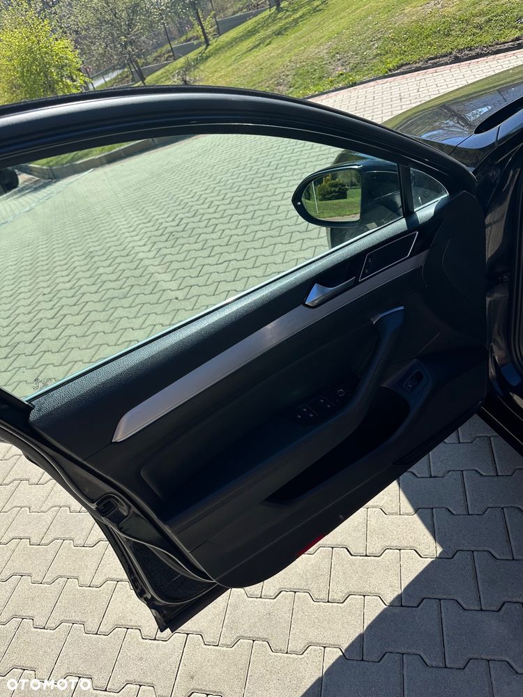 Volkswagen Passat - 12