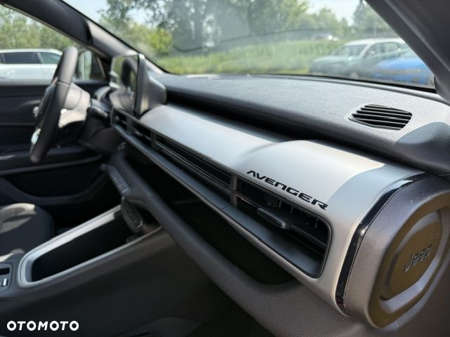 Jeep Avenger 1.2 T3 mHEV Altitude FWD eDCT6 - 11