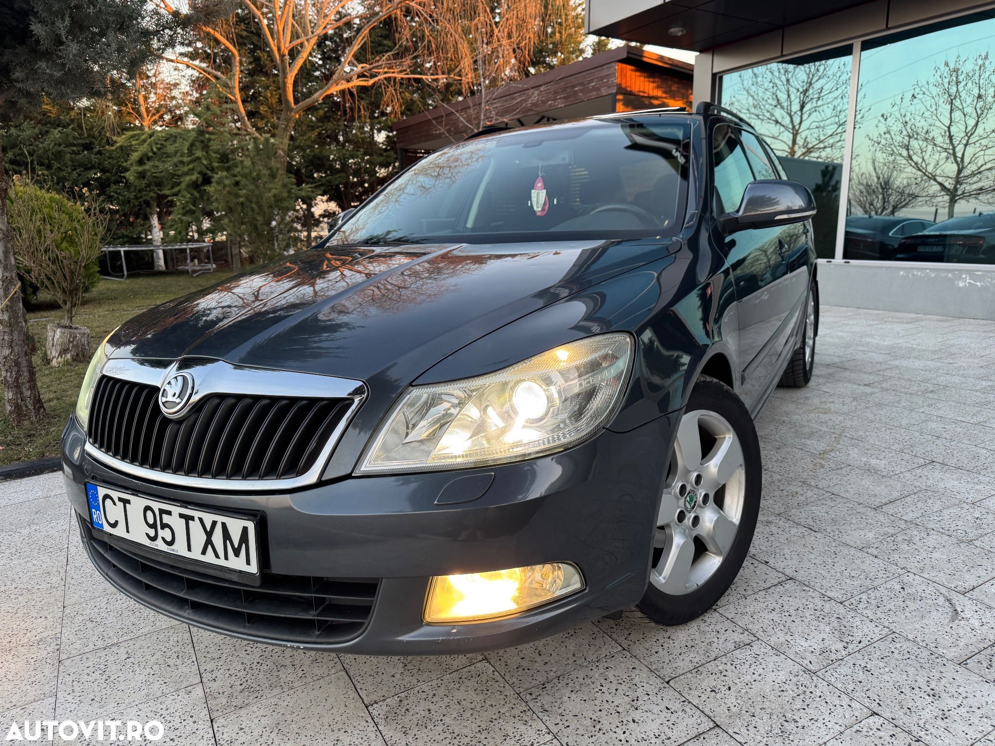Skoda Octavia 1.6 TDI Ambiente DSG - 1