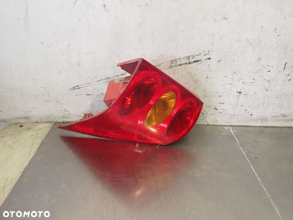 LAMPA LEWA TYLNA PEUGEOT 1007 1.6 89031532 - 1