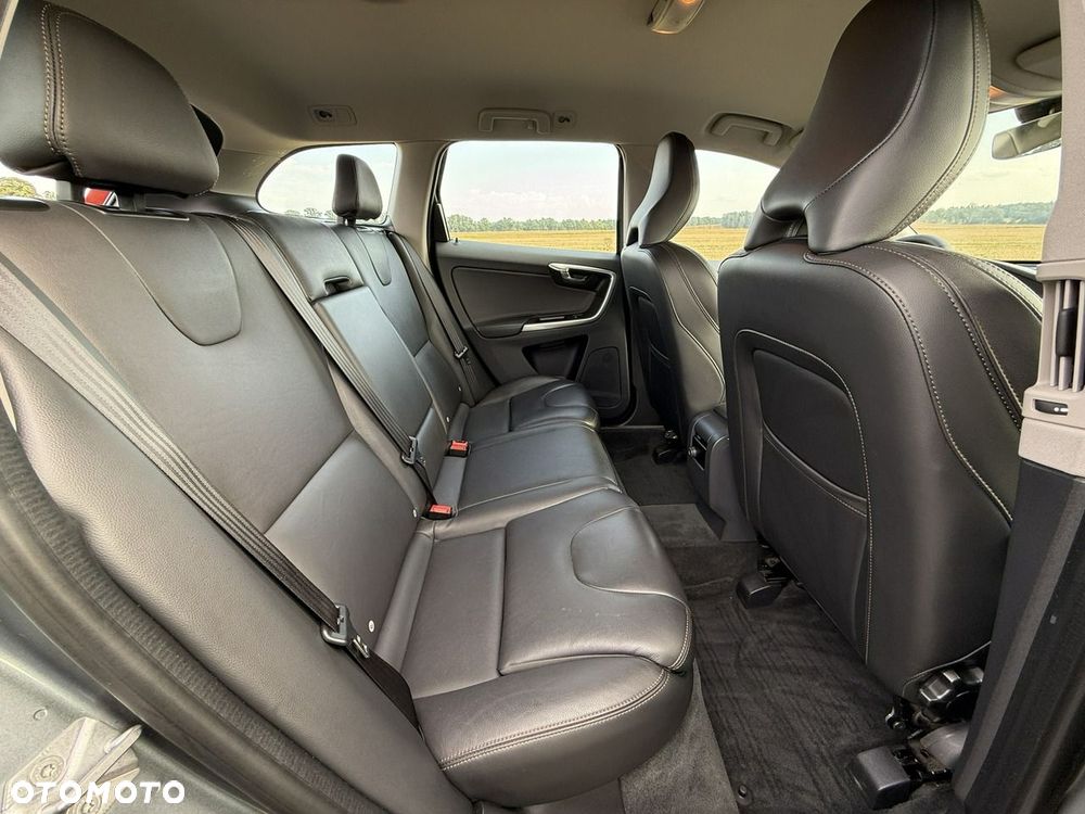 Volvo XC 60 D4 Geartronic Momentum Pro - 11