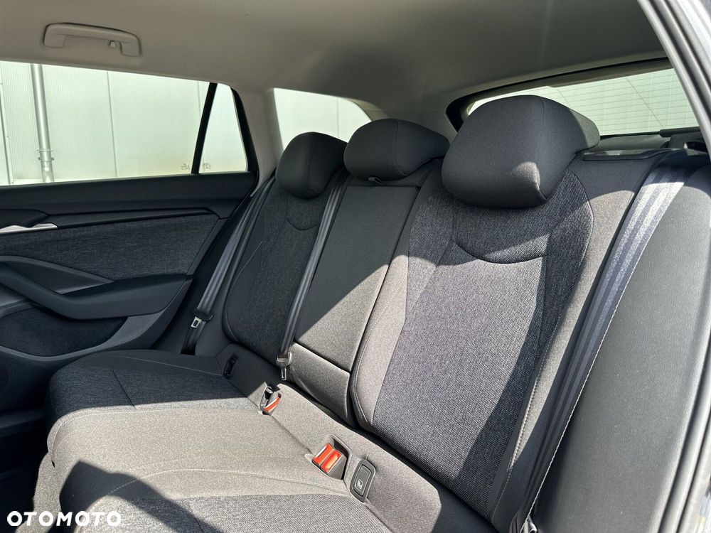 Skoda Superb 2.0 TDI SCR Essence DSG - 35