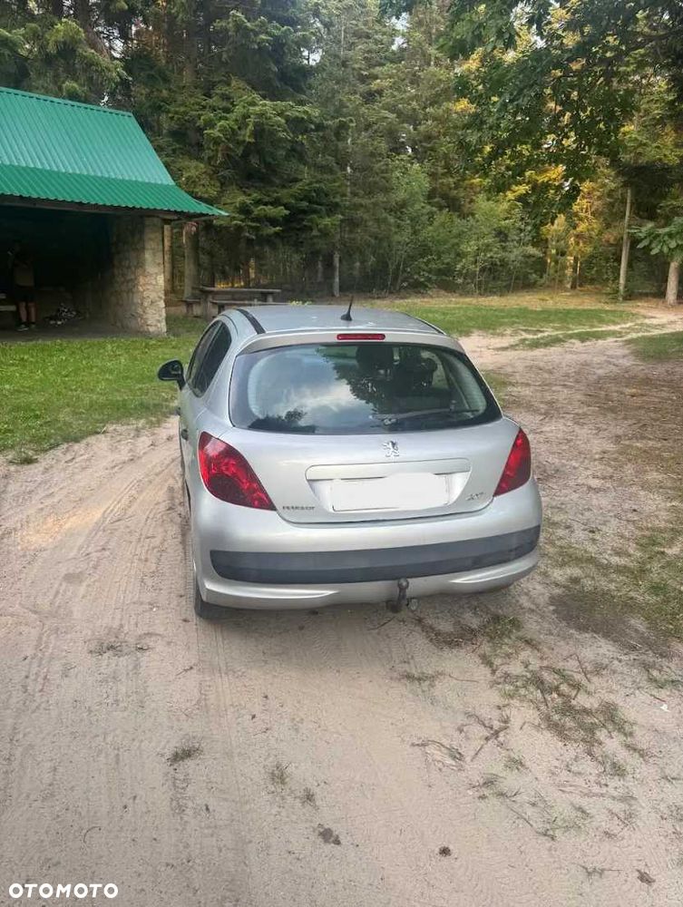 Peugeot 207 - 1