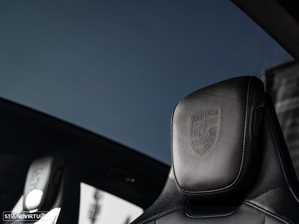 Porsche Taycan Cross Turismo - 44