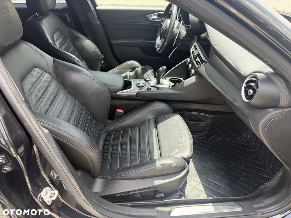 Alfa Romeo Giulia 2.0 Turbo 16V AT8 Veloce - 13