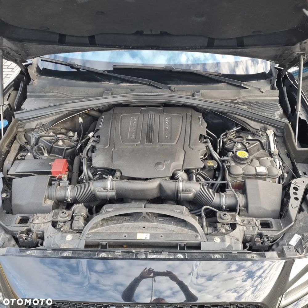 Jaguar F-Pace 35t AWD R-Sport - 19