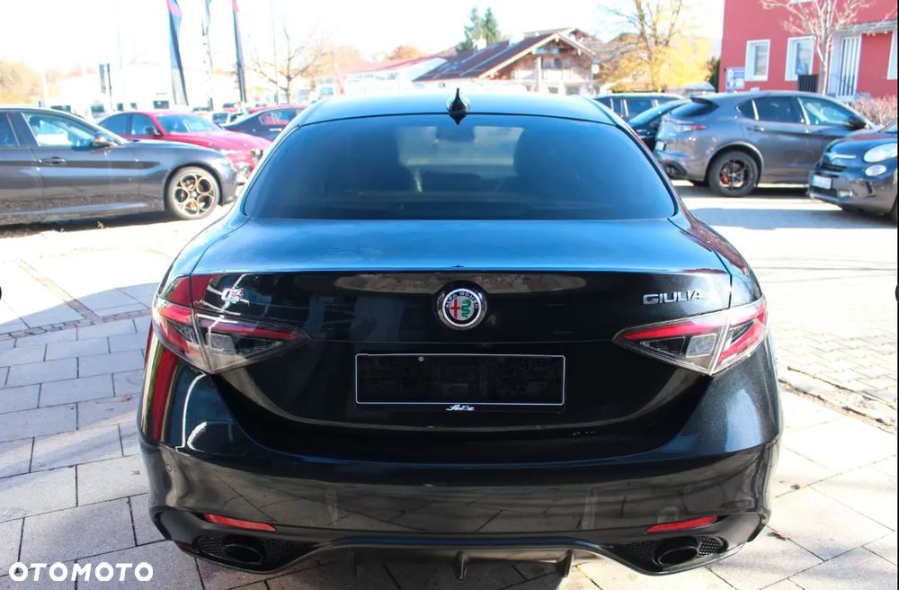 Alfa Romeo Giulia 2.0 Turbo Competizione Q4 - 6
