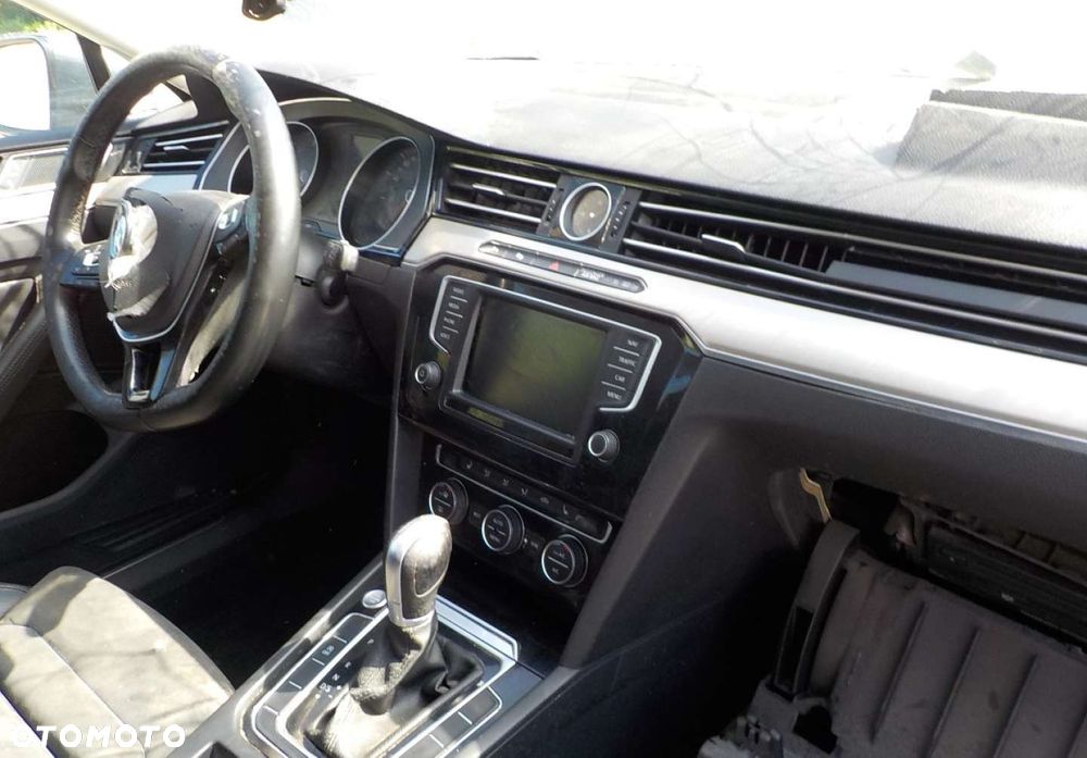 Volkswagen Passat Variant 1.6 TDI SCR DSG - 19