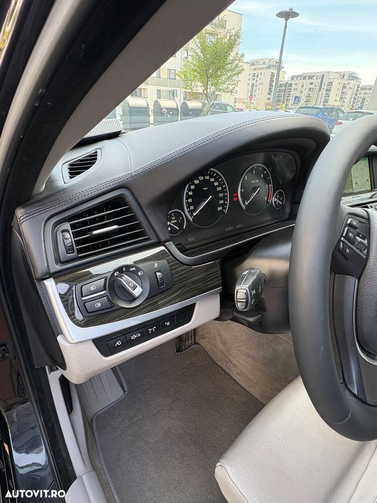 BMW Seria 5 525d xDrive - 9