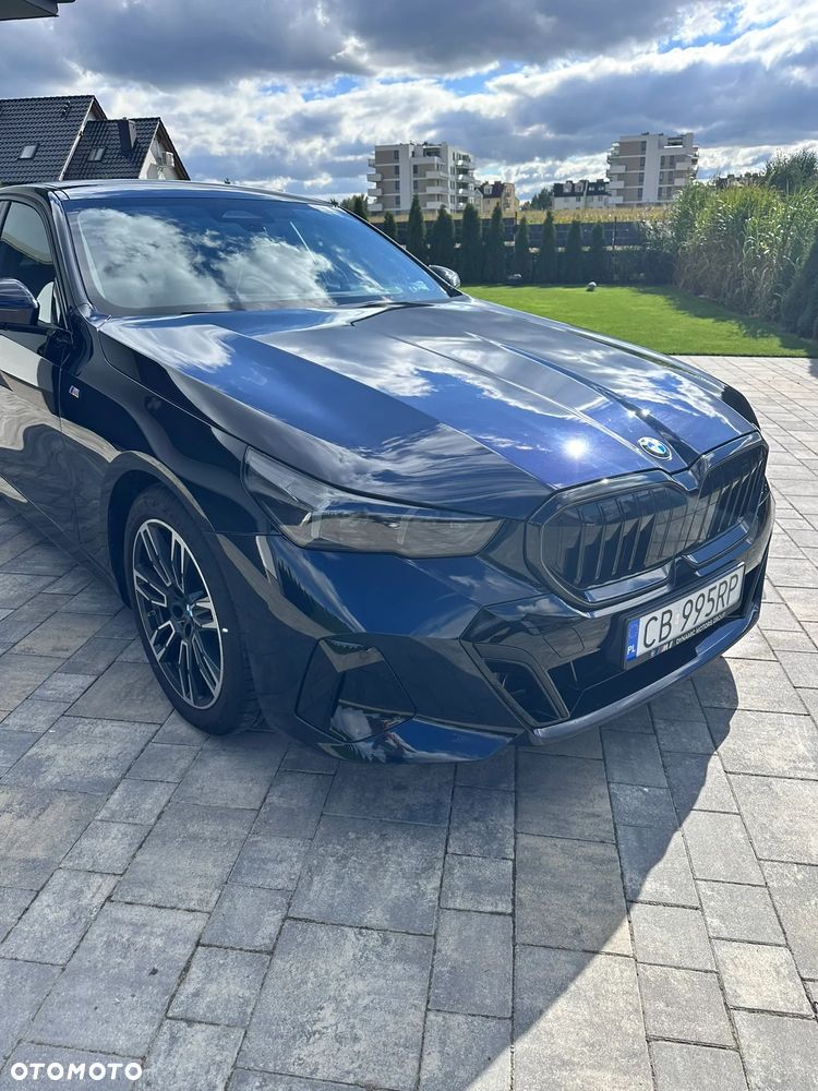 BMW Seria 5 M550i xDrive - 23