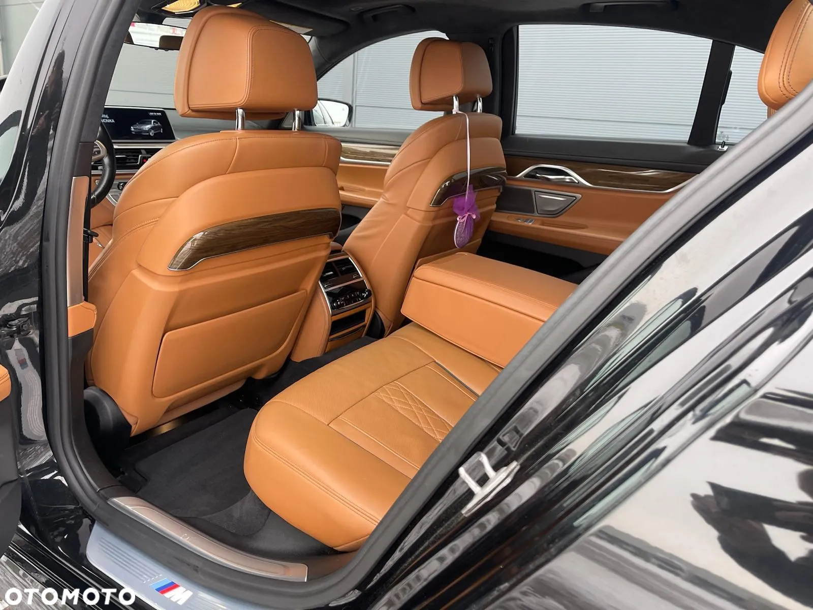 BMW Seria 7 750i xDrive - 18