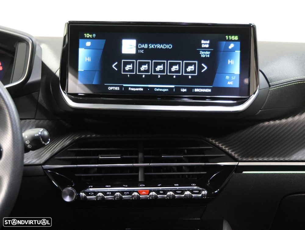 Peugeot e-208 GT - 32