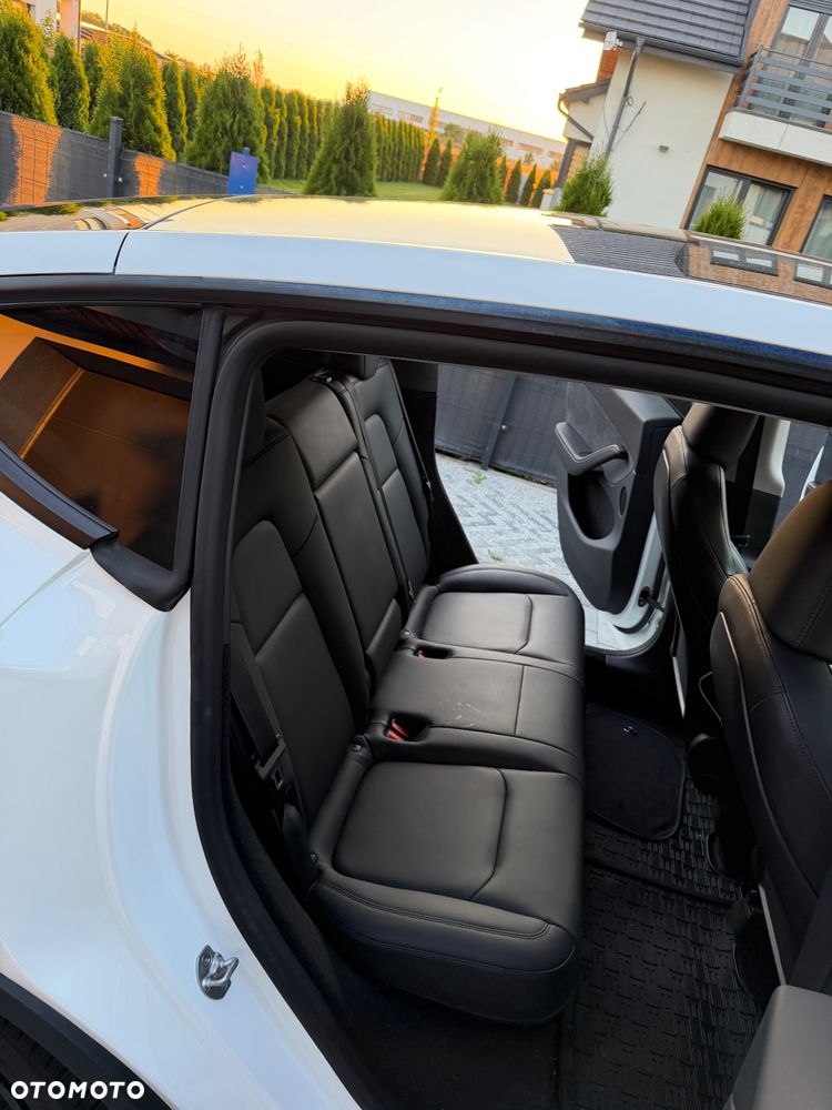 Tesla Model Y Performance AWD - 25
