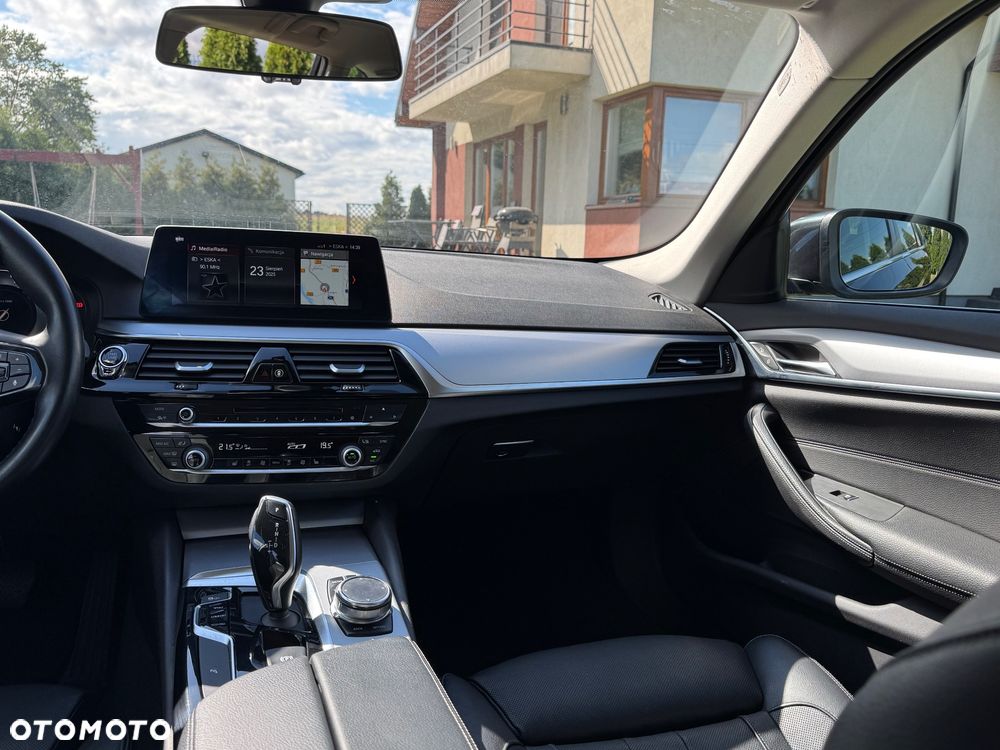 BMW Seria 5 520d Sport Line - 31