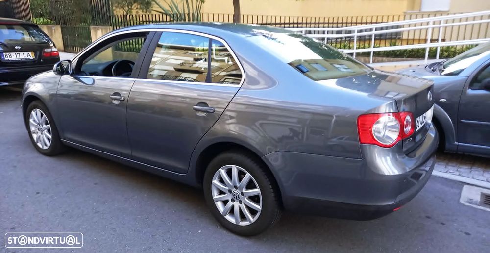 VW Jetta 1.9 TDi Confortline - 27