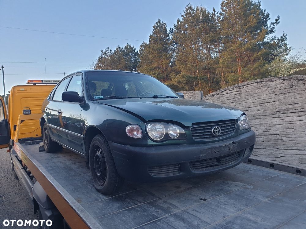 TOYOTA COROLLA 1,4 benzyna - 2000r- cały na części - 1