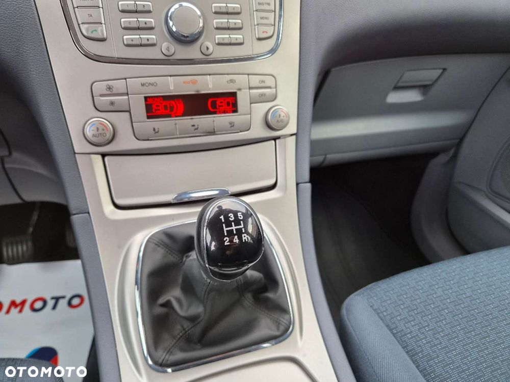 Ford Galaxy - 26