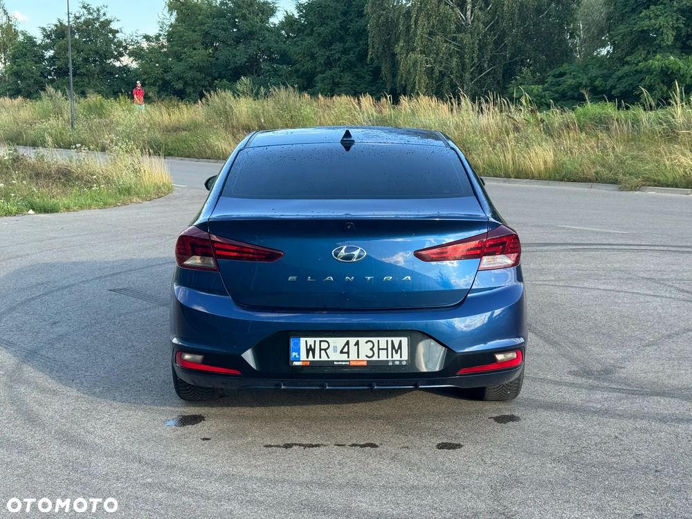 Hyundai Elantra - 5