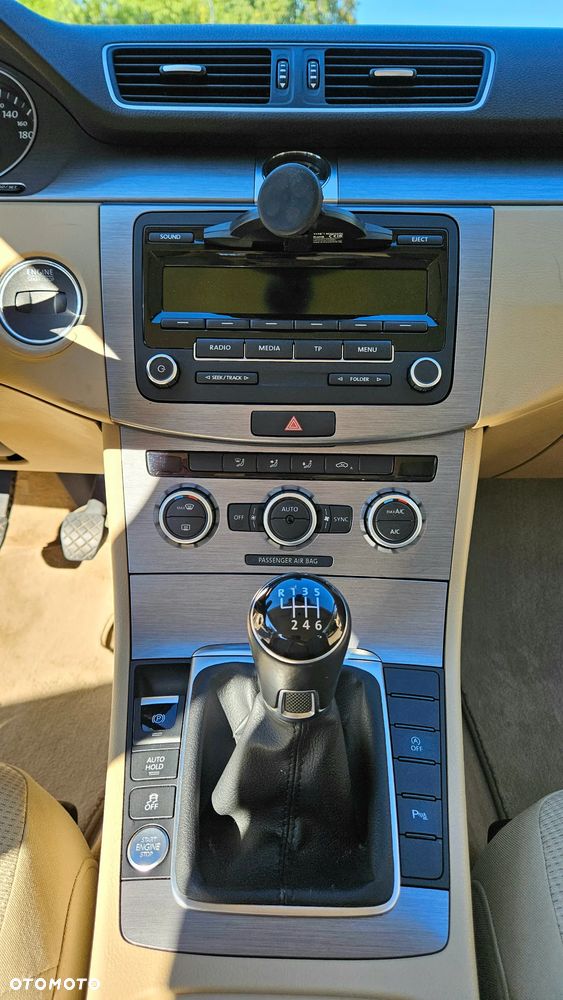 Volkswagen Passat - 23