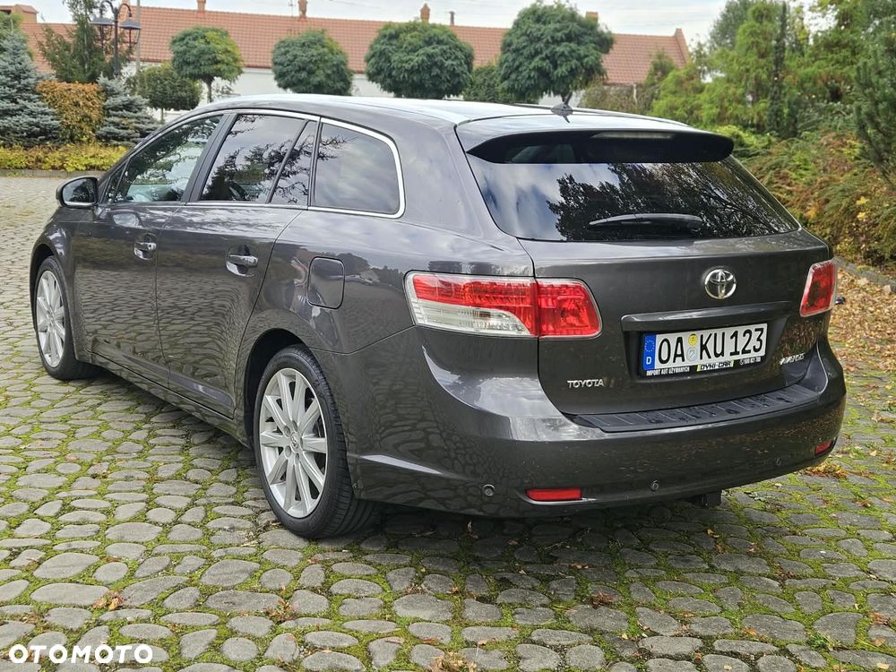Toyota Avensis 2.0 Executive - 14