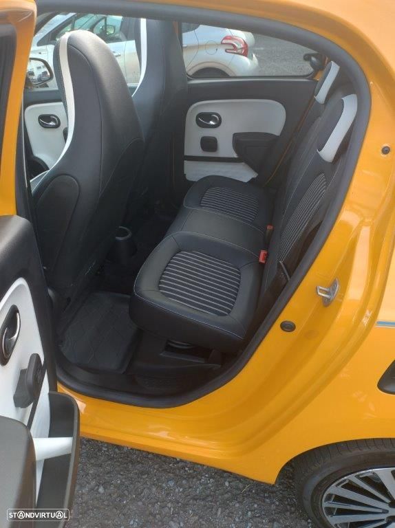 Renault Twingo Z.E. 22 Intens - 11