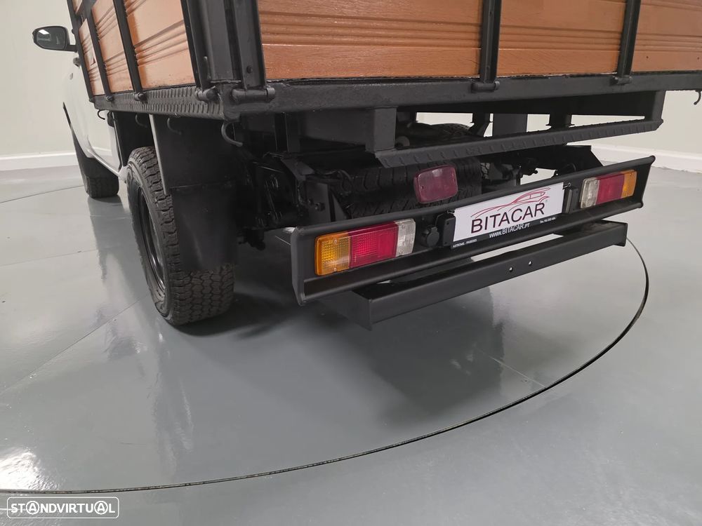 Toyota HILUX  2.4 D-4D 2WD CD - 18